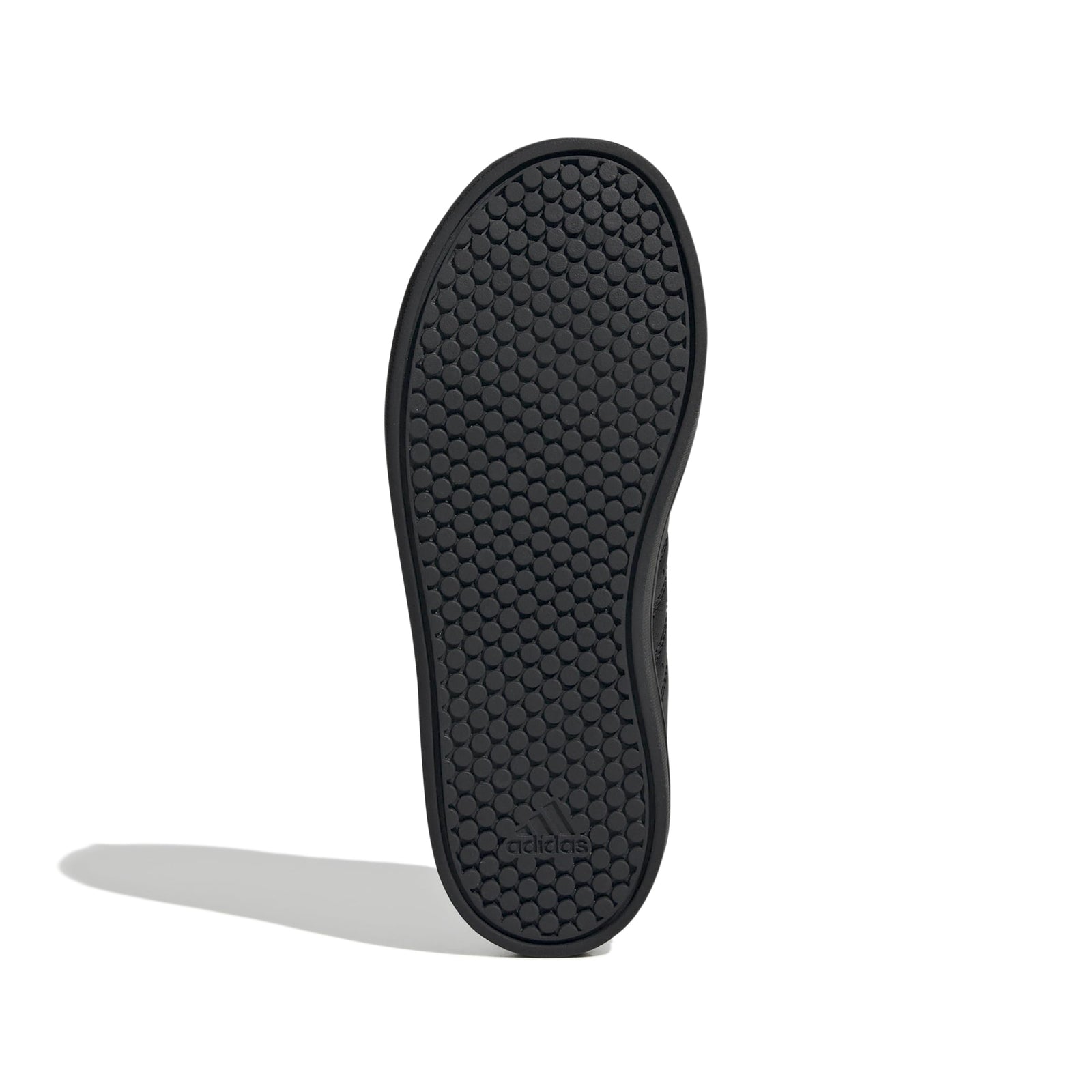 أحذية adidas للأولاد مصممة لتمنح الراحة والمتانة والأسلوب الرياضي للأطفال النشطين. مصنوعة من أقمشة قابلة للتنفس مع نعال مبطنة ونعل خارجي قوي للحفاظ على دعم وراحة القدمين طوال اليوم سواء في المدرسة أو وقت اللعب