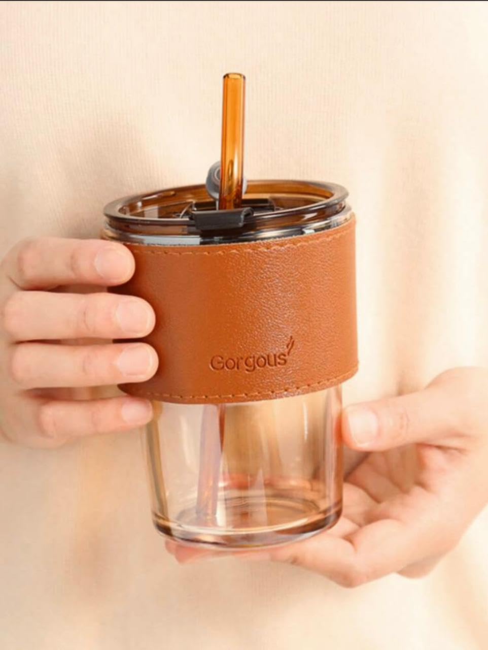 كوب زجاجي  بتصميم عسل مثالي للاستخدام اليومي وللاستمتاع بالمشروبات الساخنة أو الباردة. مصنوع من زجاج عالي الجودة ومقاوم للحرارة