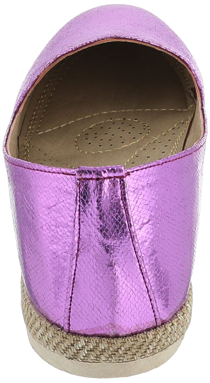 ذية SWAY للنساء تجمع بين الأناقة والراحة والمتانة للاستخدام اليومي. تصميمها مزود بنعل داعم ومصنوعة من مواد عالية الجودة لتوفير راحة طوال اليوم