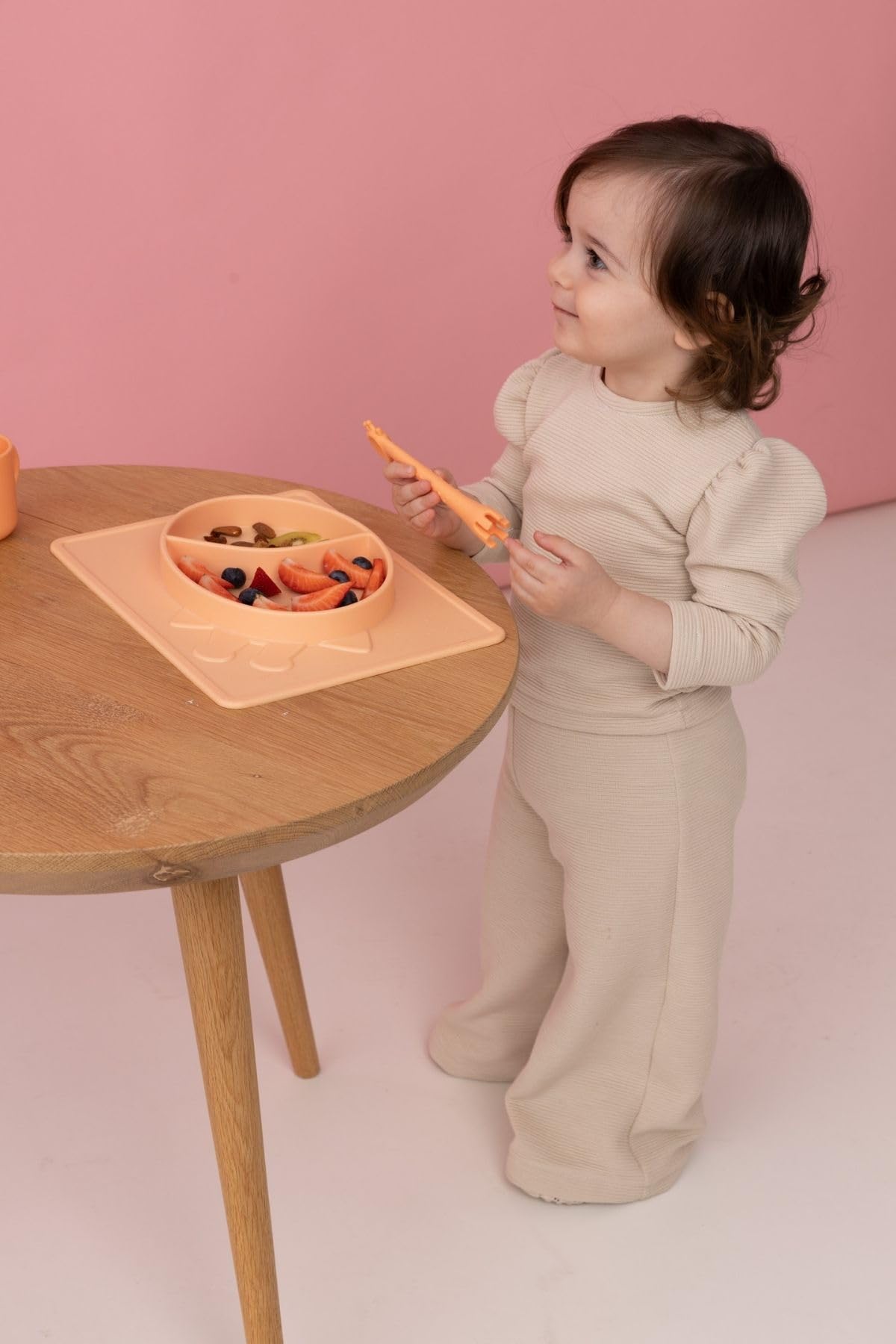 طقم إطعام سيليكون للأطفال الصغار من وي بيبي مصمم ليجعل وقت الأكل أكثر أمانًا وراحة ومتعة. مصنوع من سيليكون عالي الجودة – Safqqa Egypt