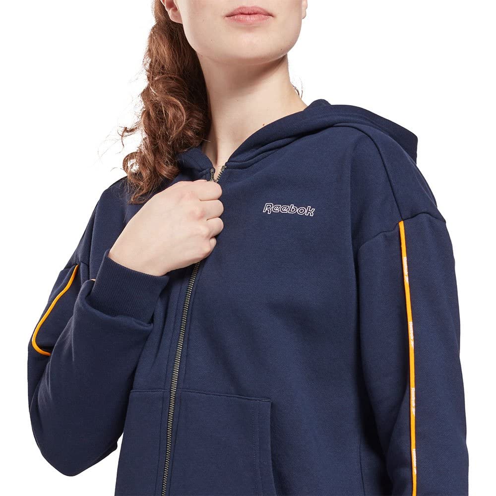جاكيت من ريبوك للنساء بتصميم يوفر الراحة والدفء والمظهر الرياضي العصري. مصنوعة من خامات عالية الجودة 