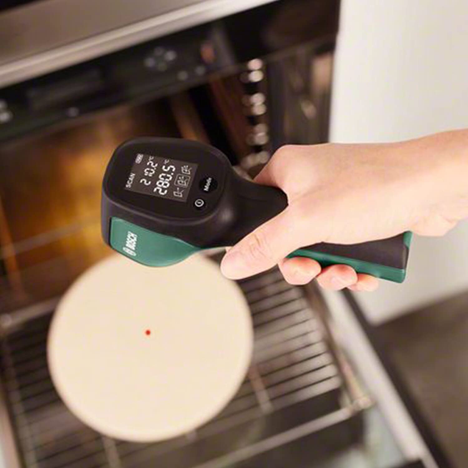 (Temperature Range: -30°C to +500°C, Includes 2x AA Batteries, Packaged in Cardboard Box)
