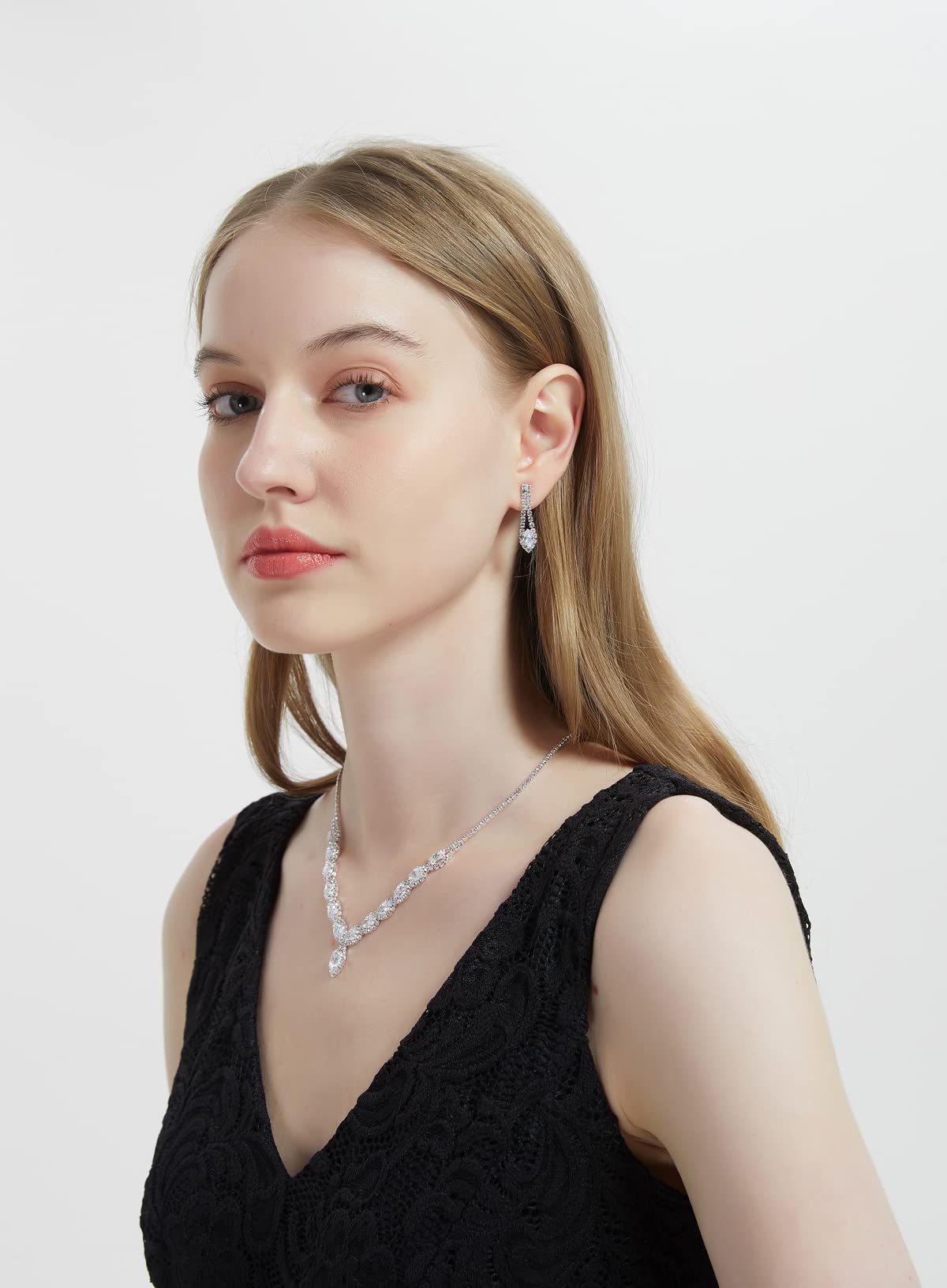 طقم مجوهرات نسائي من واي سول – عقد وأقراط مرصعة بفصوص CZ لليالي السهرة والزفاف