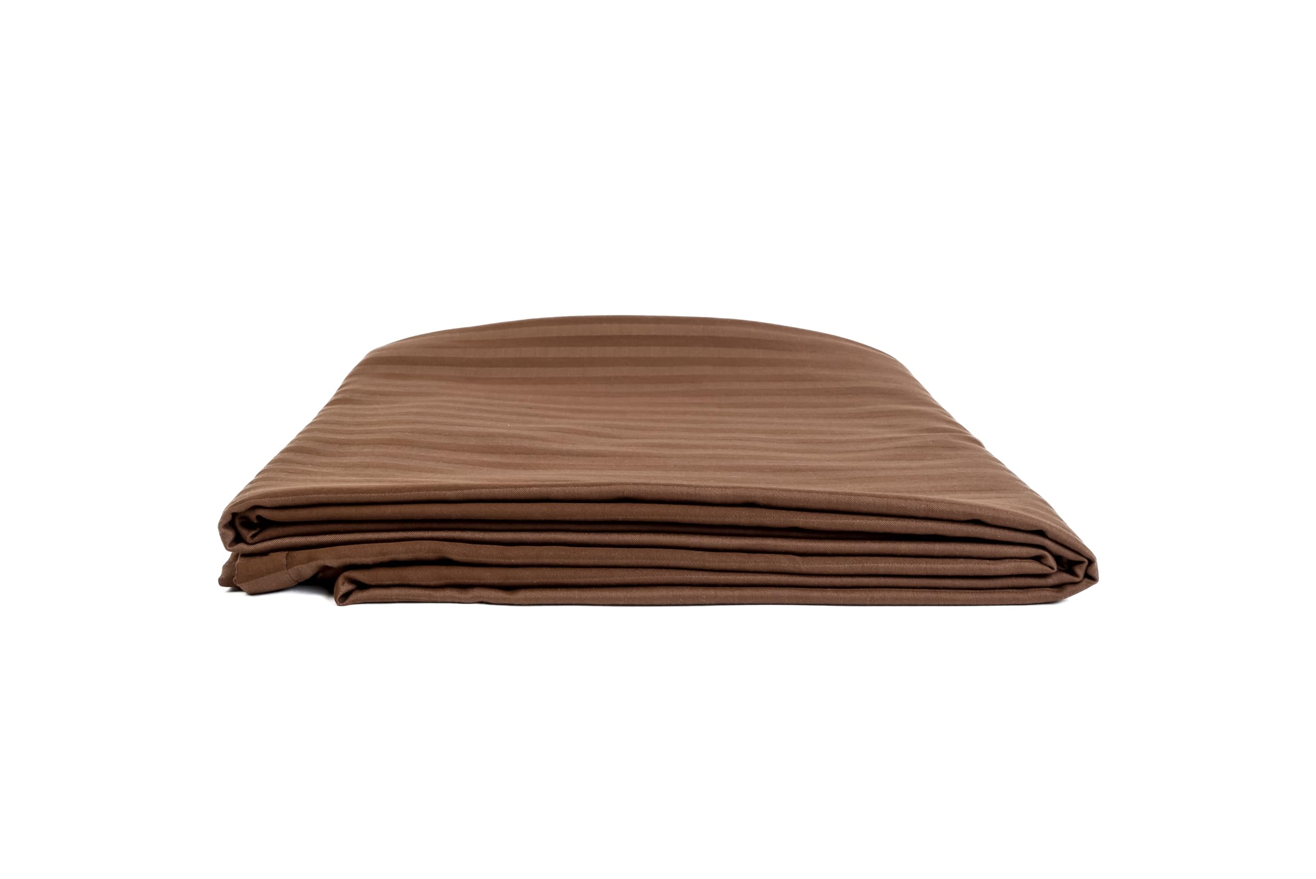 ملاءة سرير مسطحة مخططة من  Home Of Linen مصممة لتمنحك مظهرًا أنيقًا ونظيفًا مع راحة بجودة الفنادق 