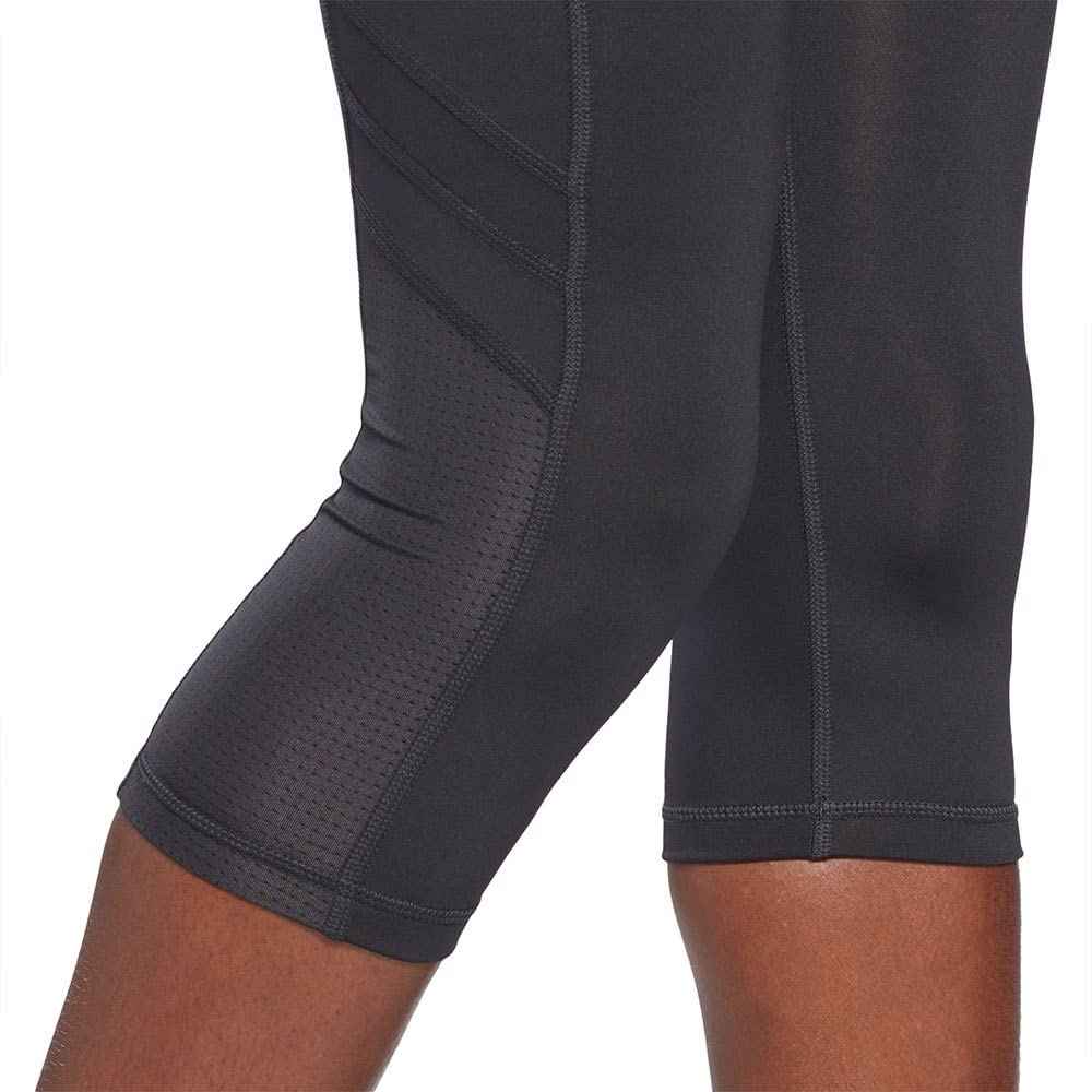 استمتعي بالراحة والحركة بحرية مع ليجنز ريبوك للنساء. مصنوع من قماش ناعم ومرن وقابل للتهوية، مما يوفر لك دعماً ممتازاً ومرونة عالية أثناء التمارين أو الاستخدام اليومي. 