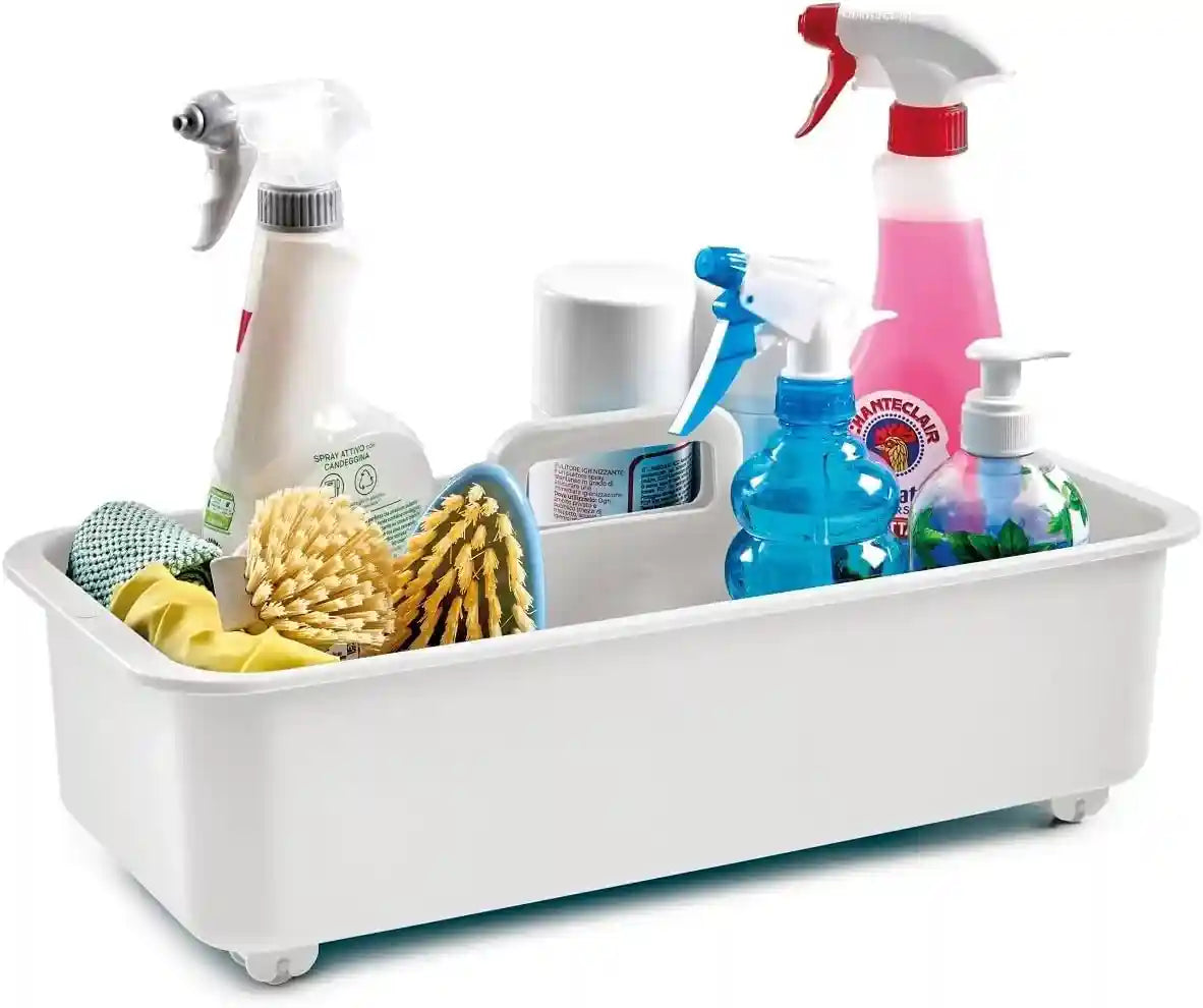 سلة تنظيم تحت الحوض من سنِبس باللون الأبيض مع عجلات هي حل عملي لتوفير المساحة والحفاظ على ترتيب المطبخ أو الحمام. صُنعت في إيطاليا من خامات متينة وعالية الجودة، وتتميز بعجلات سلسة لتسهيل تحريكها