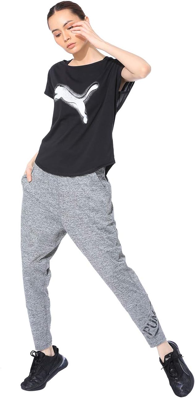 بنطال بوما للنساء يجمع بين الراحة والأناقة الرياضية في تصميم واحد مثالي لكل الأوقات. مصنوع من قماش ناعم ومرن يسمح بمرور الهواء ليمنحك إحساسًا بالراحة طوال اليوم. 