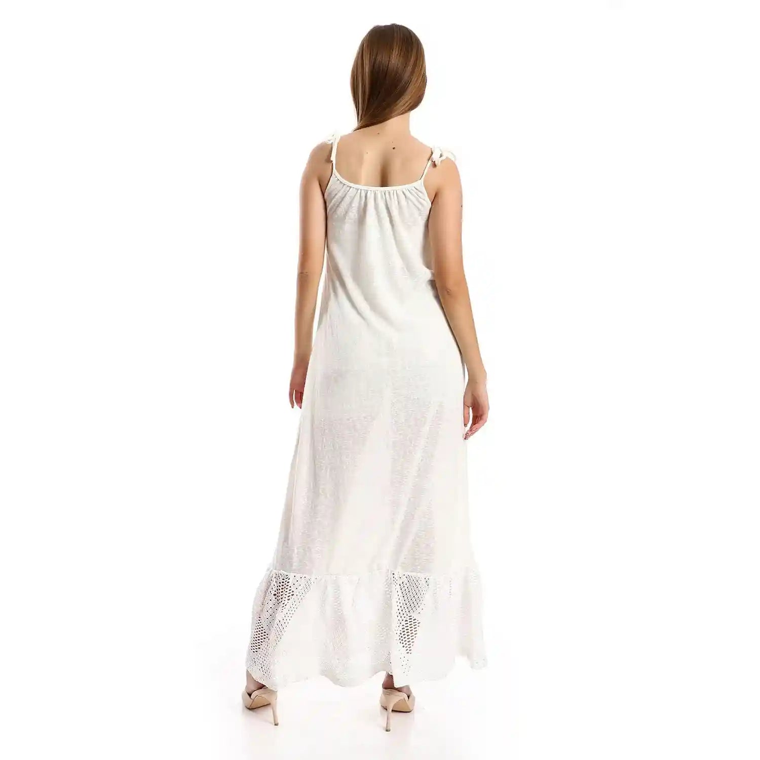 فستان JAMILA للسيدات مصمم ليجمع بين الأناقة والراحة. مصنوع من خامة ناعمة وخفيفة توفر حرية الحركة وارتداء مريح طوال اليوم