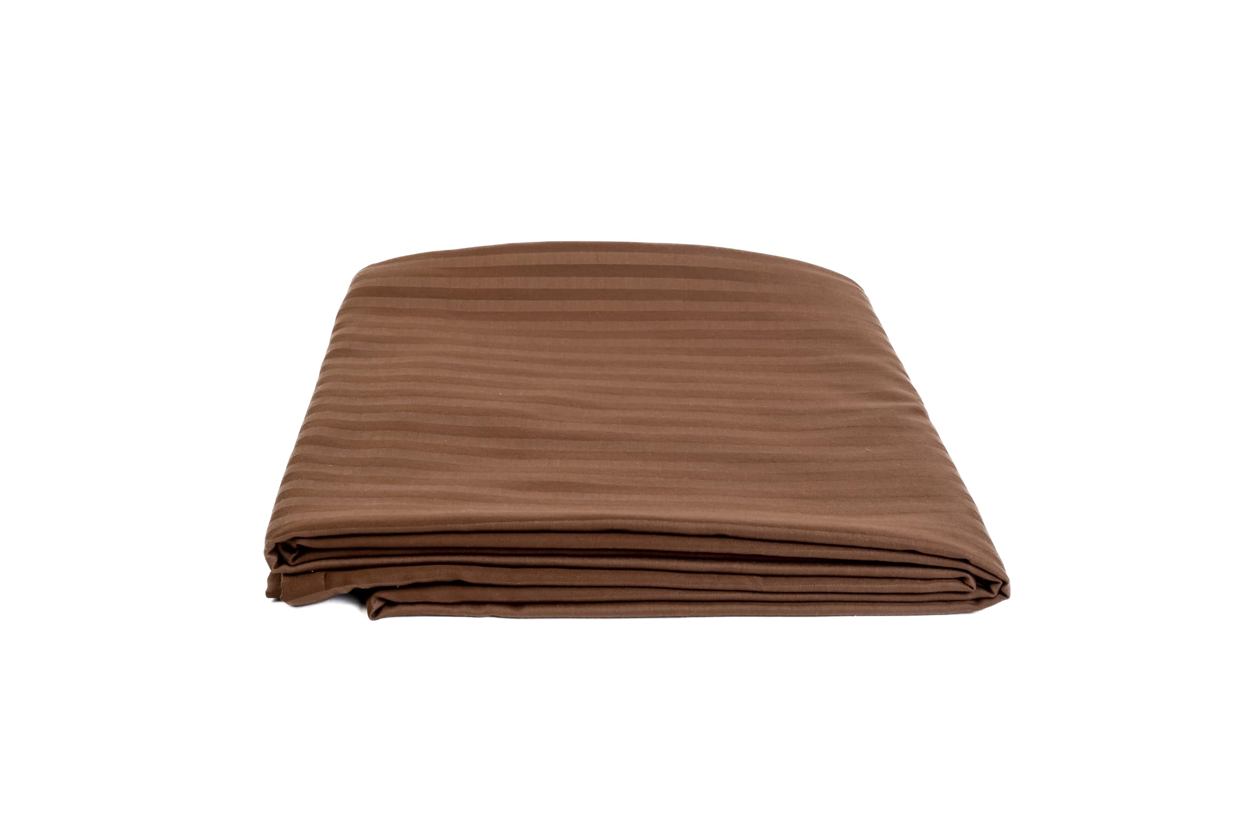 ملاءة سرير مسطحة مخططة من  Home Of Linen مصممة لتمنحك مظهرًا أنيقًا ونظيفًا مع راحة بجودة الفنادق 