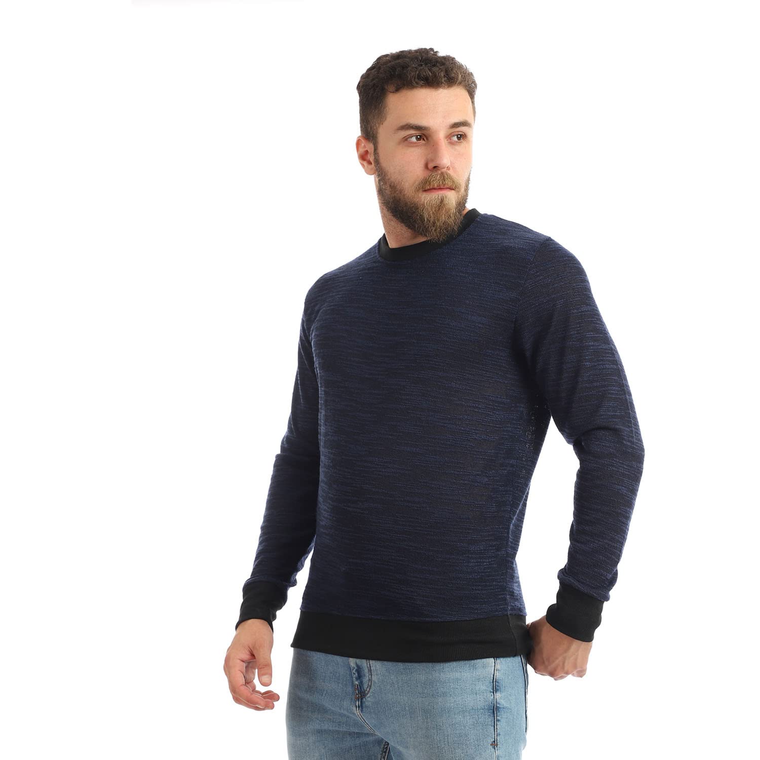 سويت شيرت من اوف كليف للرجال هو قطعة مريحة وعصرية مصممة لمنحك دفئًا وراحة في الأجواء الباردة