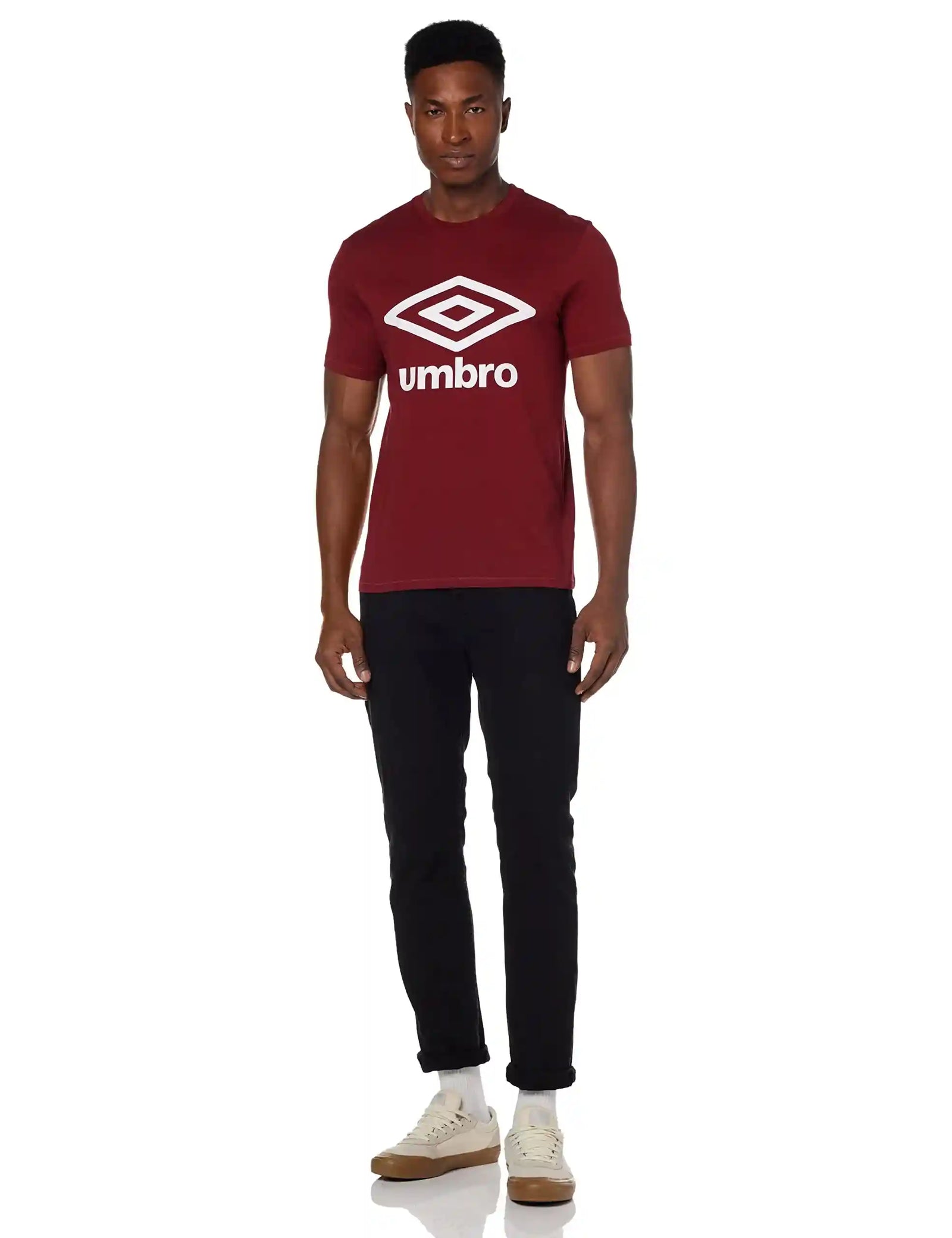 تيشيرتات رجالية من أمبرو. مصنوعة من قماش ناعم ومتنفس، توفر قصة مريحة مناسبة للتمارين، الأنشطة الرياضية أو الاستخدام اليومي