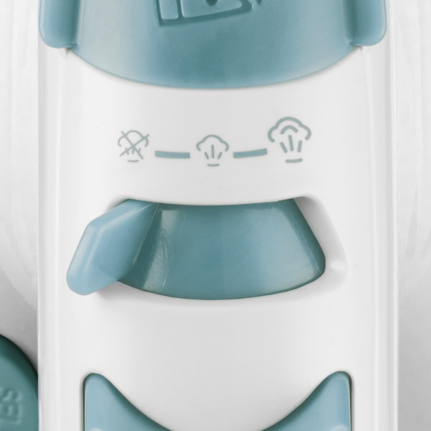 مكواة بخار بلاك + ديكر 1750 واط مع بخار عمودي (X1600-B5) – أخضر وأبيض يمكن استخدامها بشكل أفقي أو عمودي، مما يجعلها مثالية لكي الملابس المعلقة والستائر بسهولة