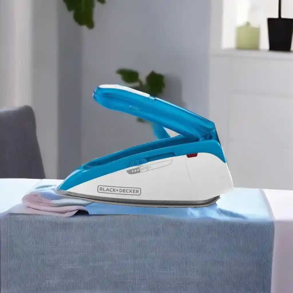 ‎BLACK+DECKER Dual Voltage Travel Steam Iron, Ti250-b5