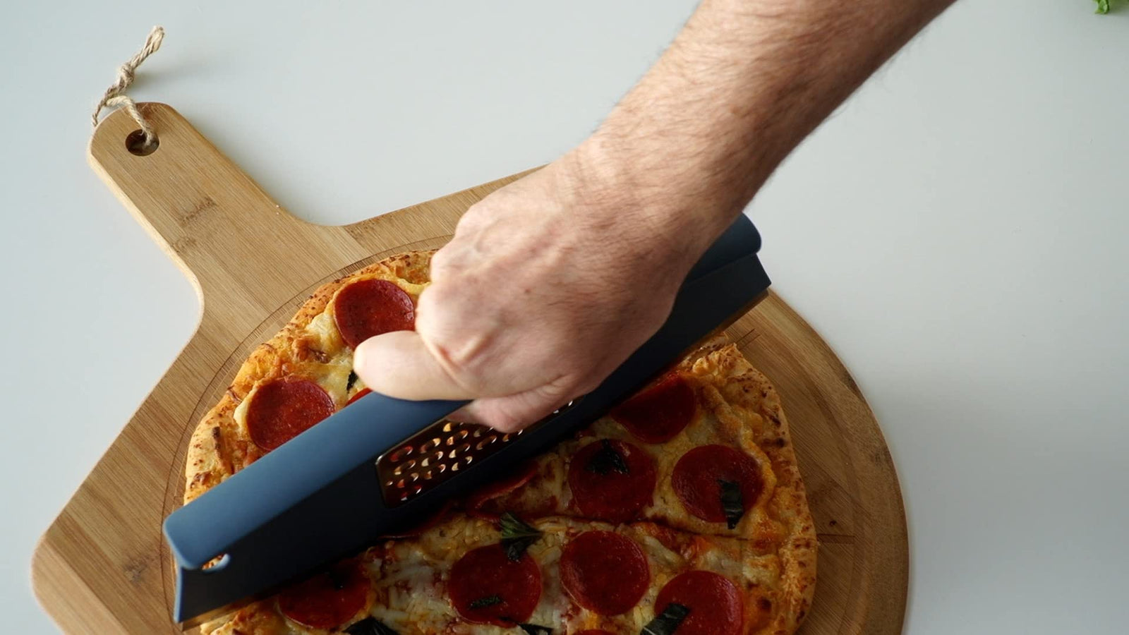 Berghoff Pizza Slicer & Cheese Grater – 35 x 12 x 4.1 cm