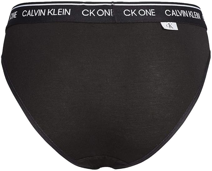 ملابس داخلية بيكيني من Calvin Klein للنساء مصممة لتوفر الراحة والأناقة مع قصة عصرية. مصنوعة من خامة ناعمة 