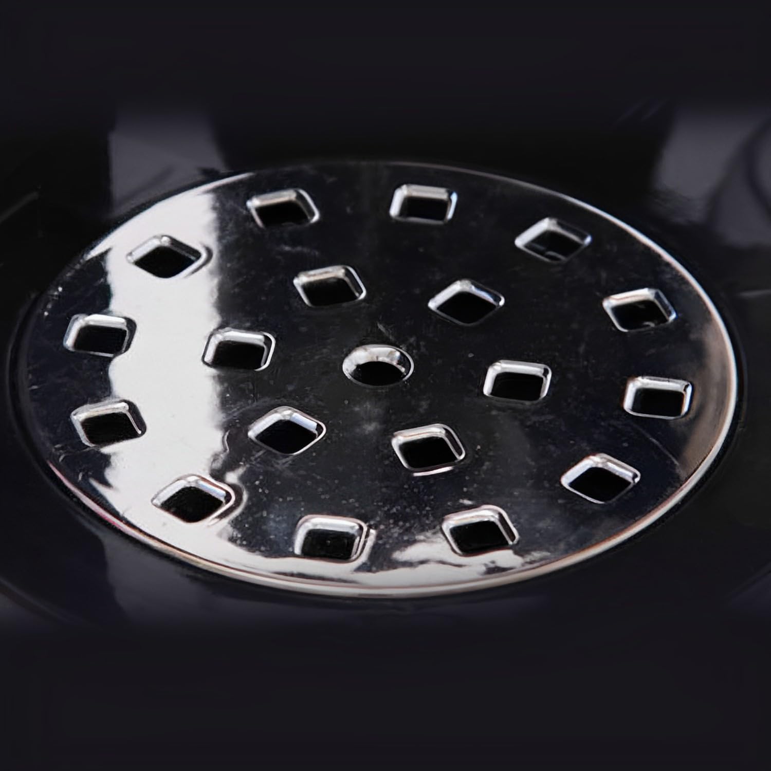 موزّع الحبوب المنفرد من هوم برو هو إضافة أنيقة وعملية لمطبخك، مصمم لتخزين وتقديم الحبوب الغذائية بسهولة ونظافة. يتميز بحاوية شفافة تسهّل رؤية المحتوى ومقبض دوّار للتحكم في الكمية