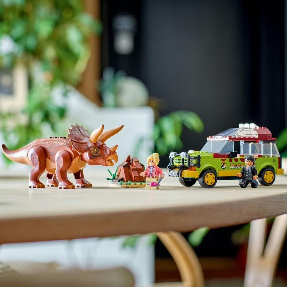لعبة LEGO Jurassic Park Triceratops Research – مجموعة ديناصور ترايسيراتوبس مع سيارة Ford Explorer – إصدار الذكرى الـ30 للأطفال 8 سنوات+