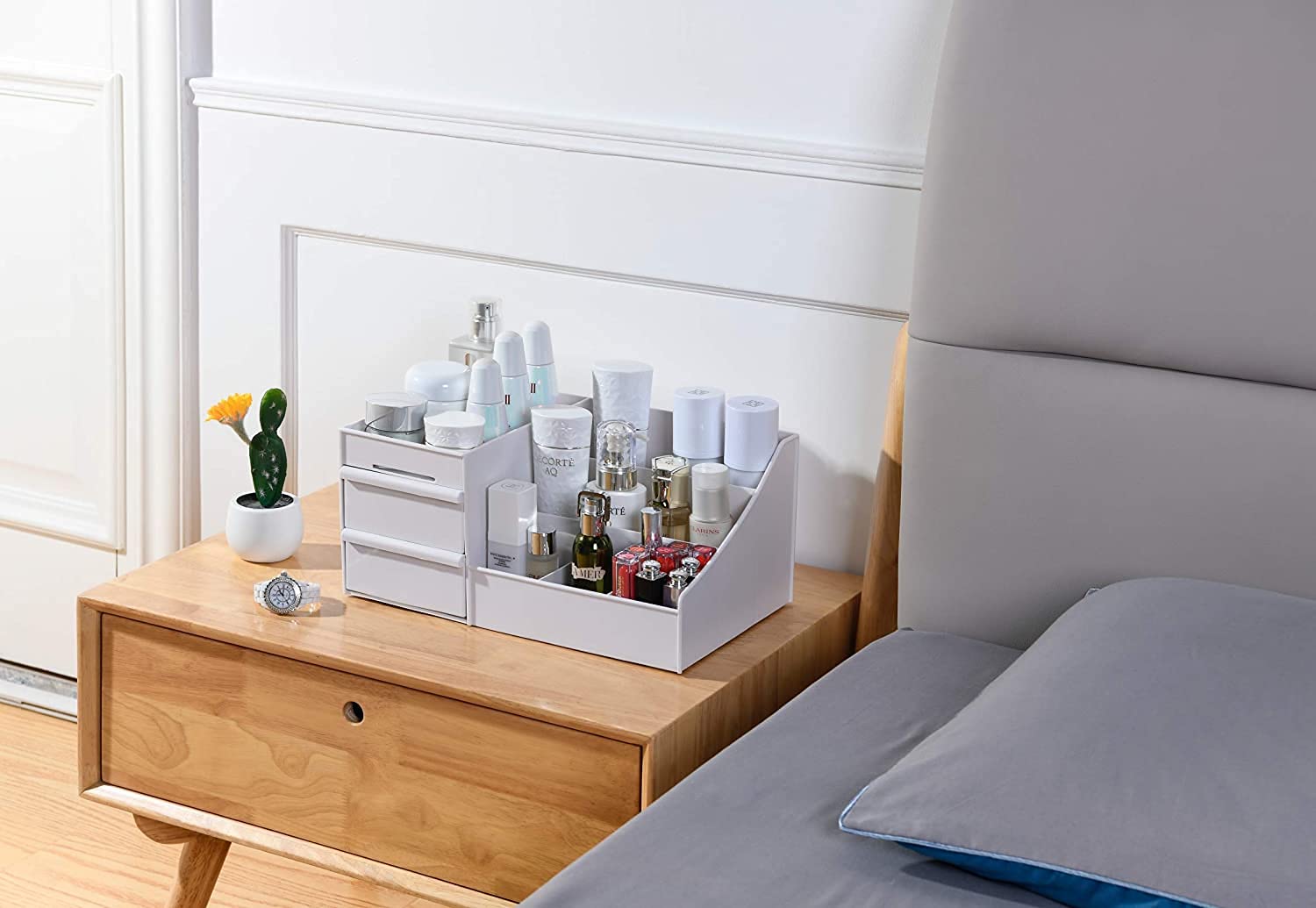 Makeup Organizer – Practical and Stylish Design