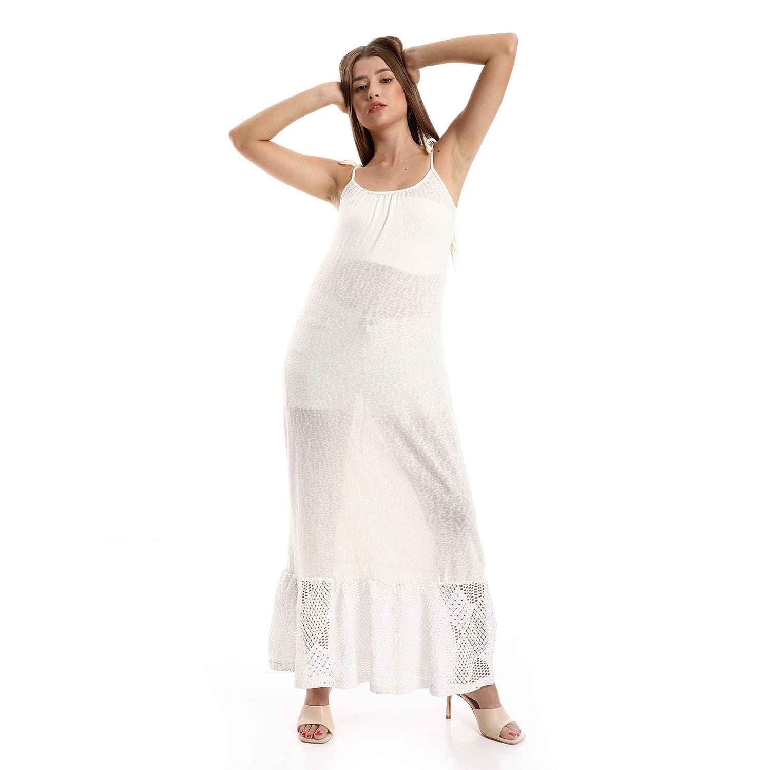 فستان JAMILA للسيدات مصمم ليجمع بين الأناقة والراحة. مصنوع من خامة ناعمة وخفيفة توفر حرية الحركة وارتداء مريح طوال اليوم