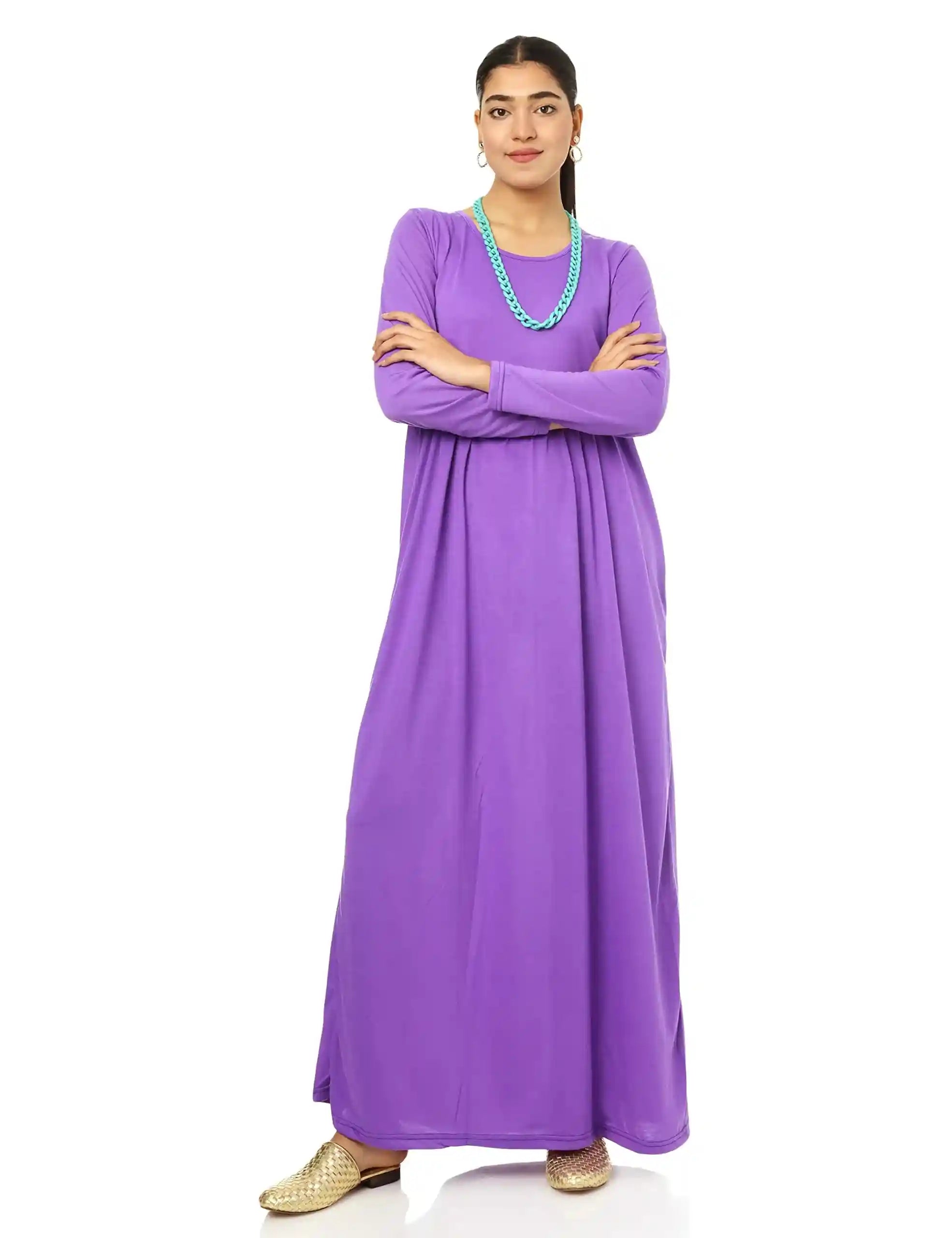 فستان نسائي بأكمام طويلة وياقة دائرية من JAMILA يجمع بين الأناقة والراحة والتنوع. مثالي للطلعات الكاجوال، العمل،