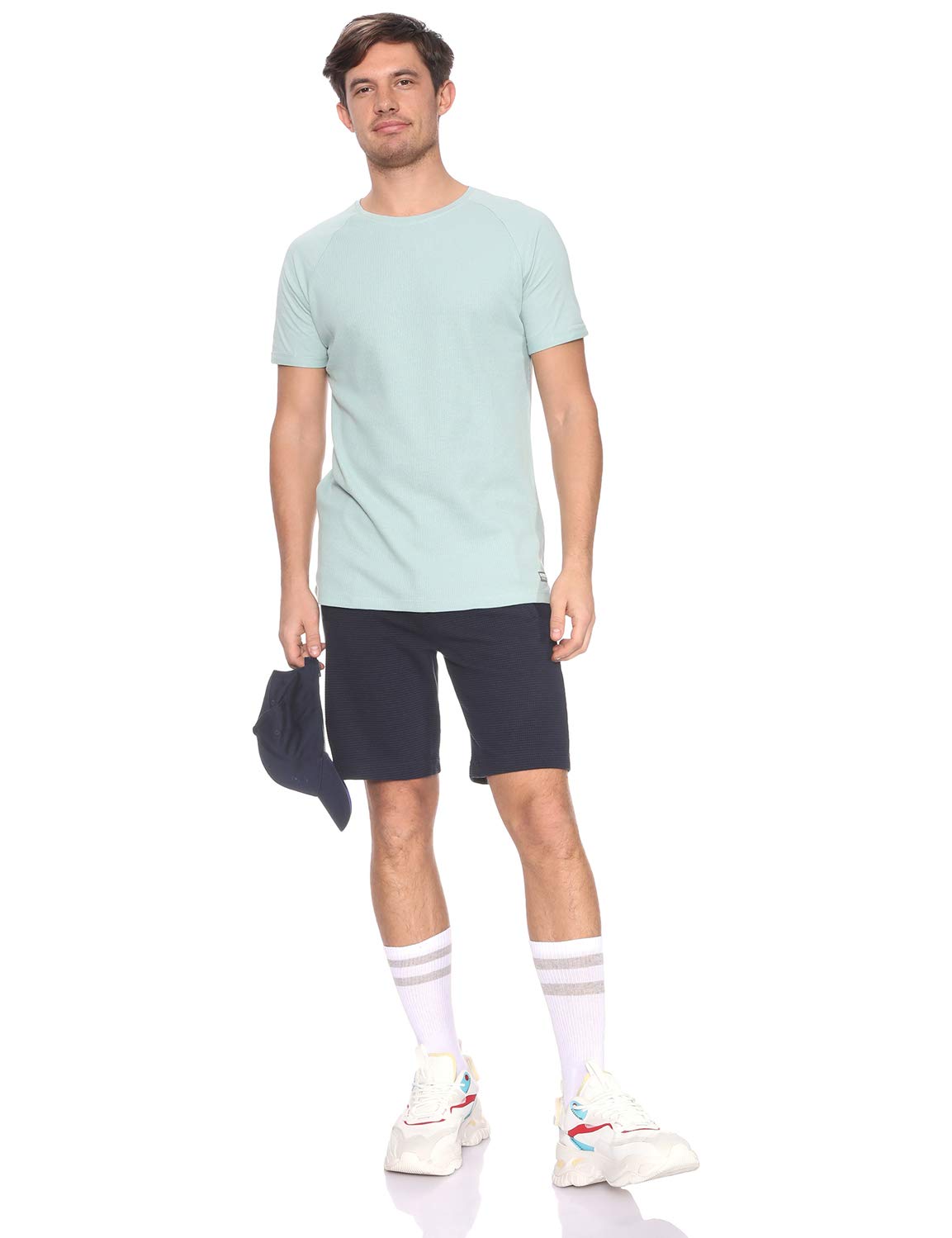 تي‑شيرت رجالي من DeFacto Raglan وقماش قطني ناعم بنمط Ribbed، يجمع بين الراحة والمظهر العصري