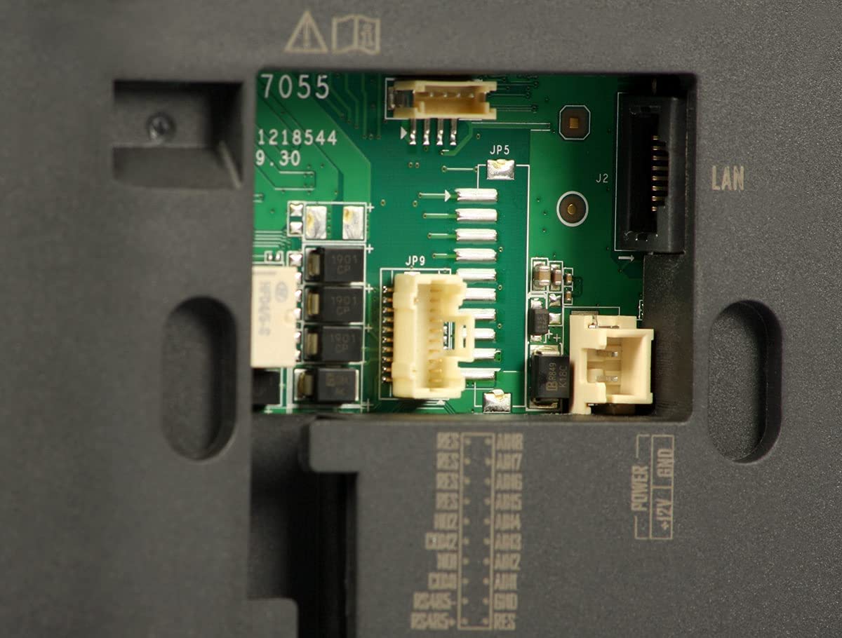 محطة الاتصال الداخلي بالفيديو من هيكفيجن DS-KH6320-WTE1 اتصال صوتي بدون استخدام اليدين مع تقليل الضوضاء وإلغاء الصدى