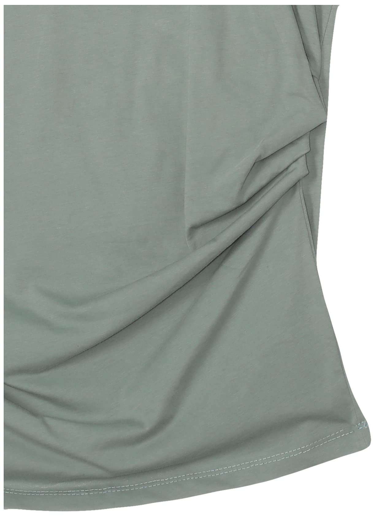 تيشيرت من بيلا للنساء يأتي بتصميم بسيط وأنيق يناسب الإطلالات اليومية. مصنوع من قطن ناعم