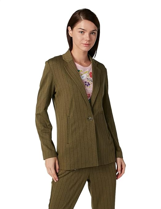 سترة نسائية مخططة بفتحة صدر مدببة من سبلاش 