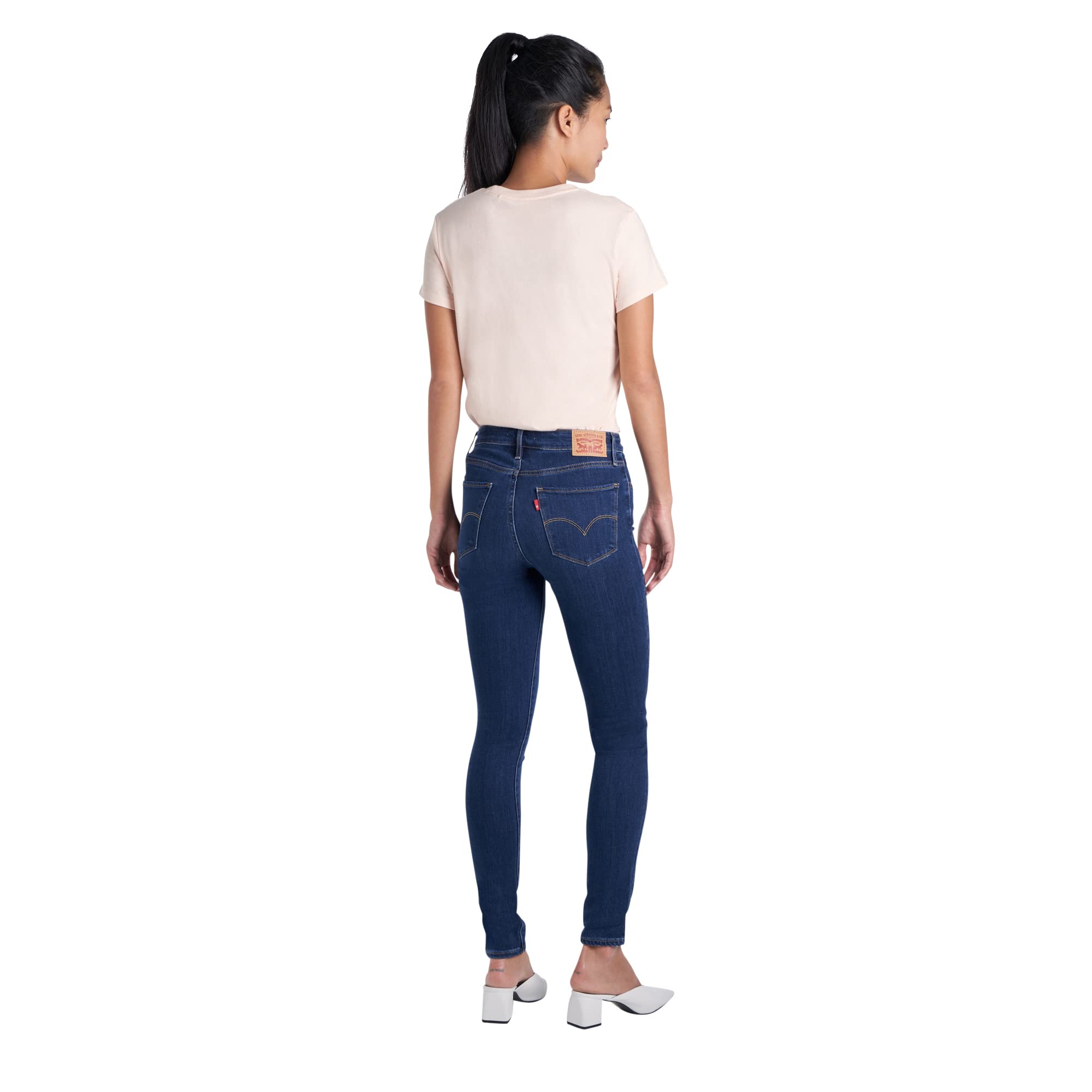 بنطال جينز ضيق من Levi’s للنساء مزيج مثالي من الأناقة الكلاسيكية والتصميم العصري الضيق