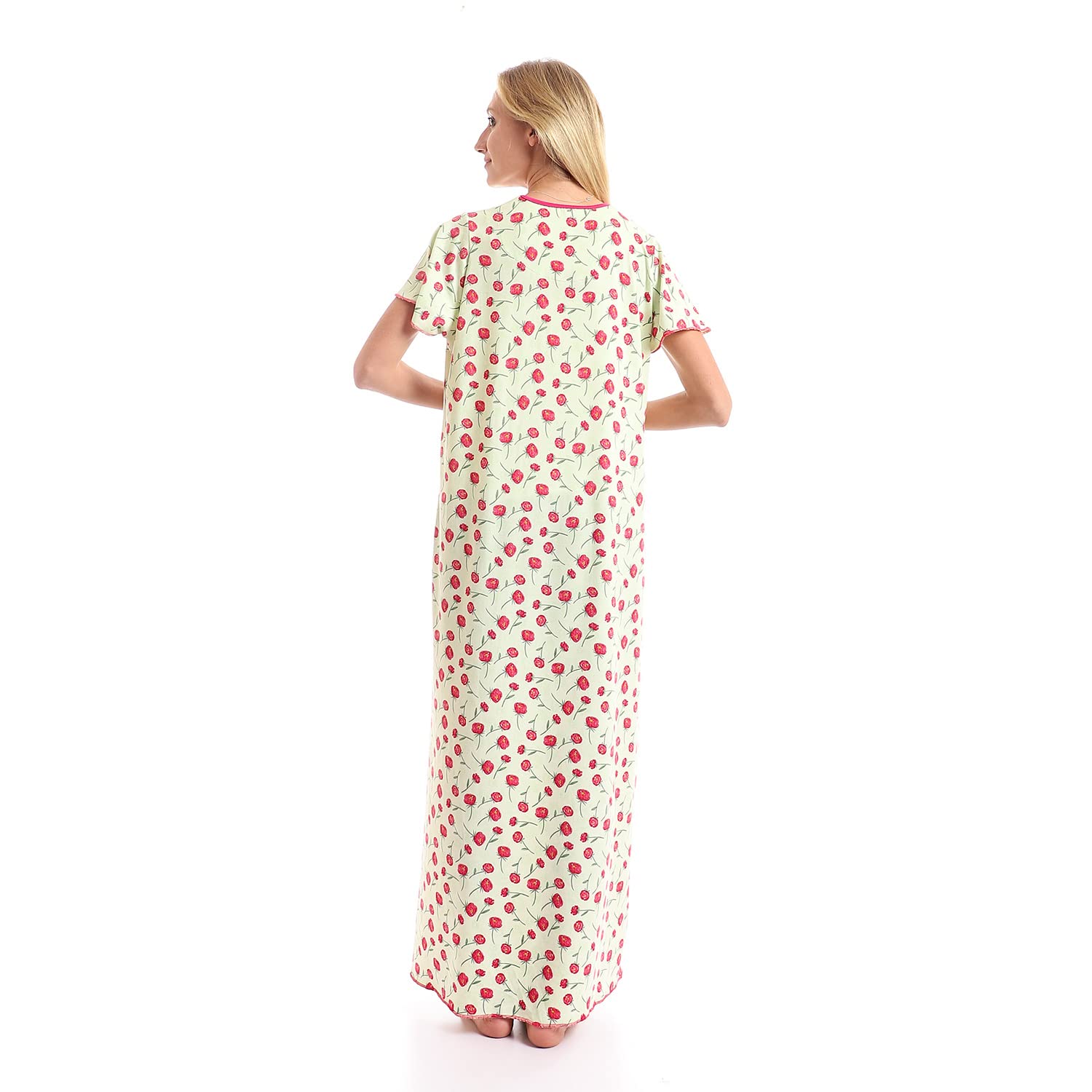 نايت دريس CAESAR للسيدات مصنوع من خامة ناعمة وخفيفة تمنحك راحة تامة أثناء النوم