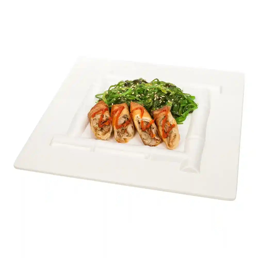 طقم أطباق تقديم مربع ١٢ × ١٢ × ١ بوصة من Restaurantware يحتوي على ١٠ أطباق بتصميم مطبوع على شكل الخيزران. مصنوعة من مادة الميلاامين البيضاء المتينة، ويمكن غسلها في غسالة الصحون 