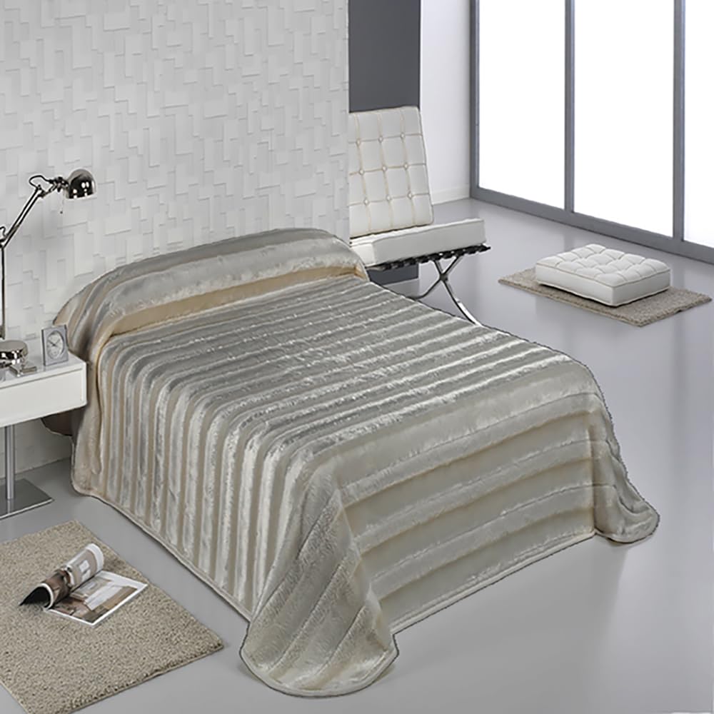 Mora Blanket -220x240 cm - 85% Acrylic - 15% Polyester - Weight 4.45 kg Country of Origin Spain - Safqqa