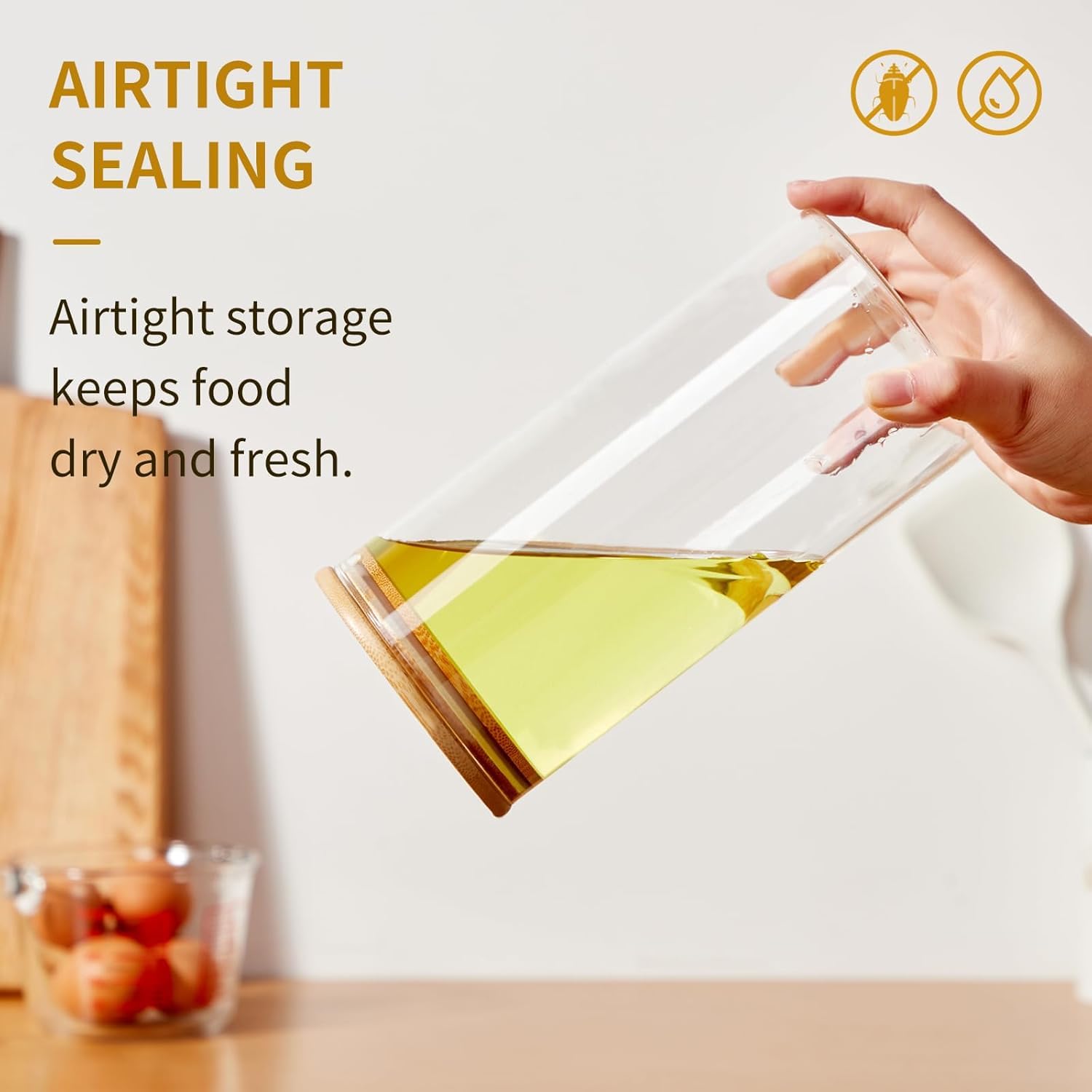 حافظ على مطبخك مرتبًا وأنيقًا مع علبة تخزين الطعام الزجاجية SKY-TOUCH بسعة ١٥٠٠ مل مع غطاء من الخيزران. هذه العلبة المربعة الشفافة مثالية لتخزين الأرز، والحبوب، والبسكويت، والحلويات، وغيرها من مستلزمات المطبخ.