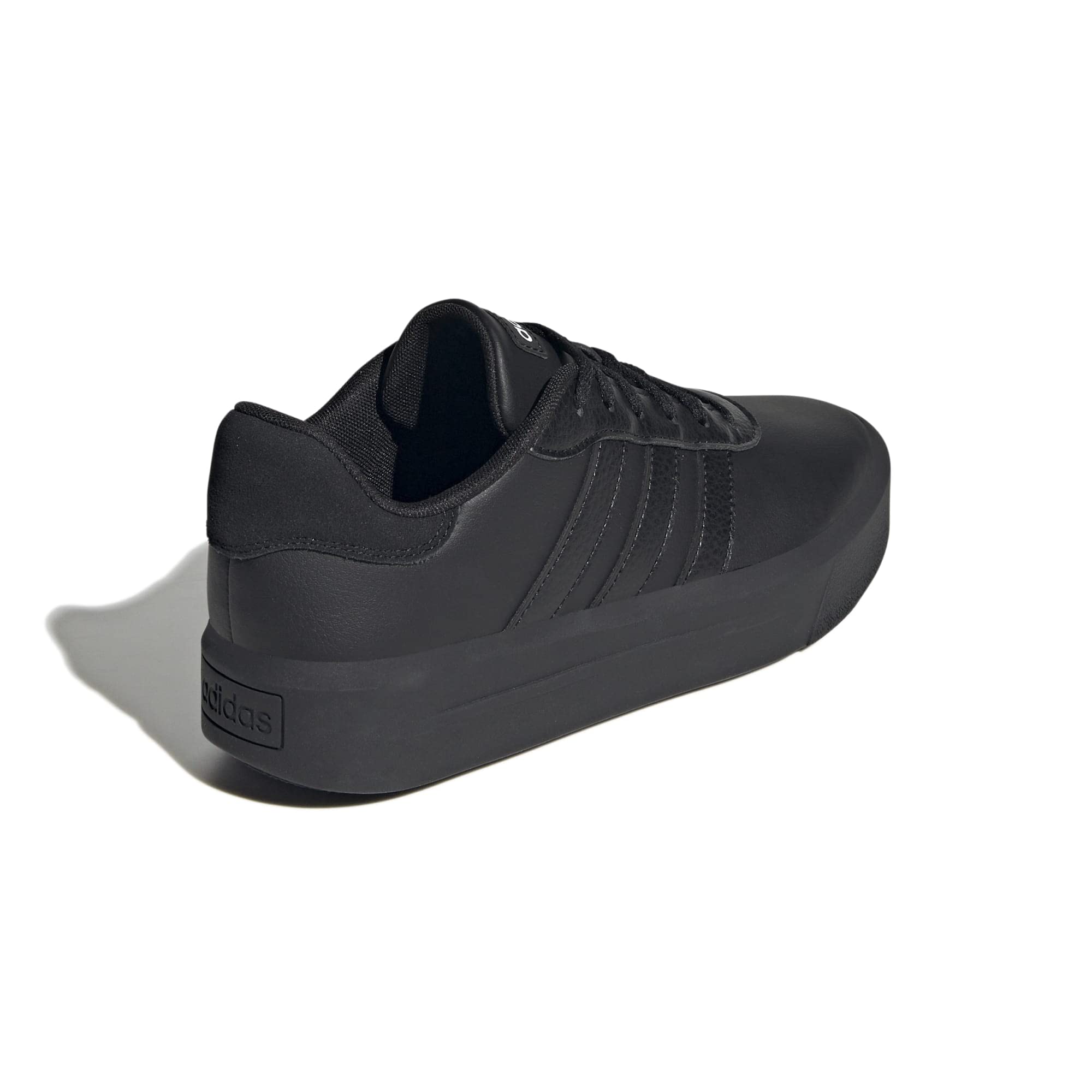 حذاء رياضي نسائي من Adidas موديل COURT PLATFORM