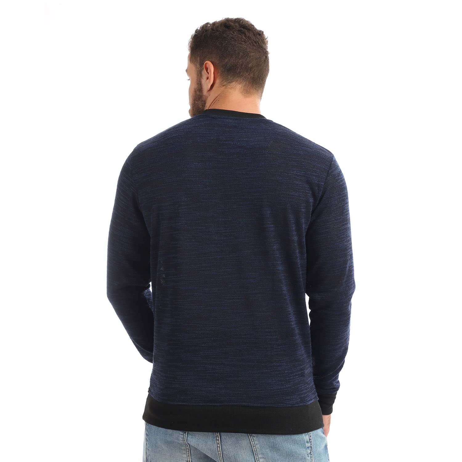 سويت شيرت من اوف كليف للرجال هو قطعة مريحة وعصرية مصممة لمنحك دفئًا وراحة في الأجواء الباردة