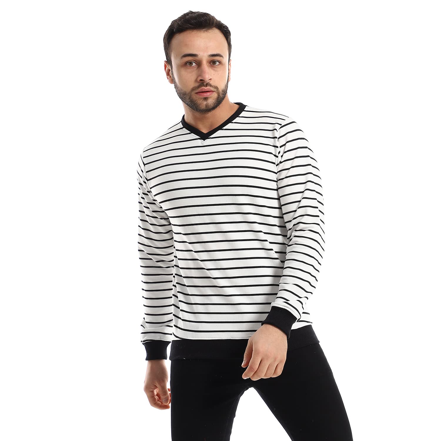 سويت شيرت رجالي من أندورا مصمم لتوفير الراحة والمظهر العصري الكاجوال. مصنوع من خامات ناعمة