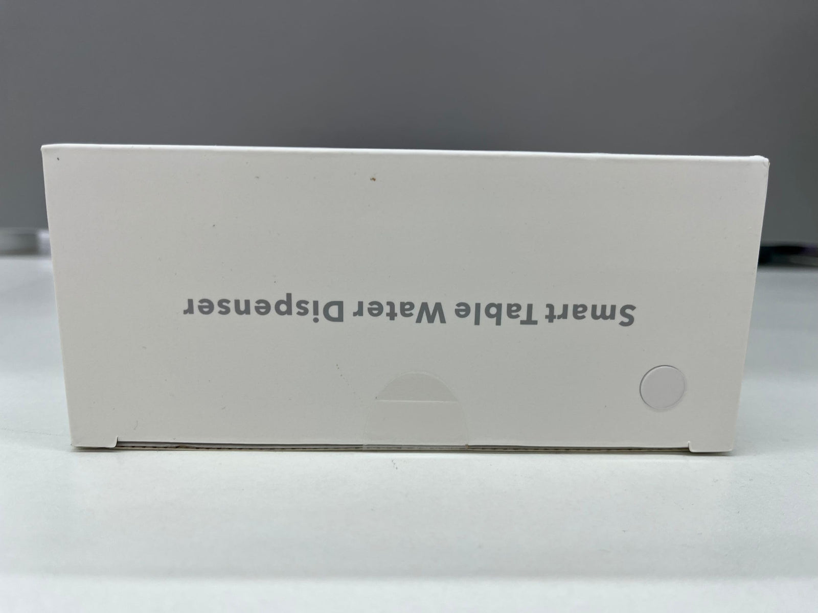 موزع المياه المكتبي من AUAUY هو حل ذكي ومريح لتعبئة المياه بسهولة من عبوات 5 جالون والعبوات العالمية. يتميز بـ 6 مستويات لتدفق المياه تتيح لك التحكم في كمية المياه بضغطة زر واحدة. يعمل بتقنية الشحن عبر منفذ USB - بدون الوصلة