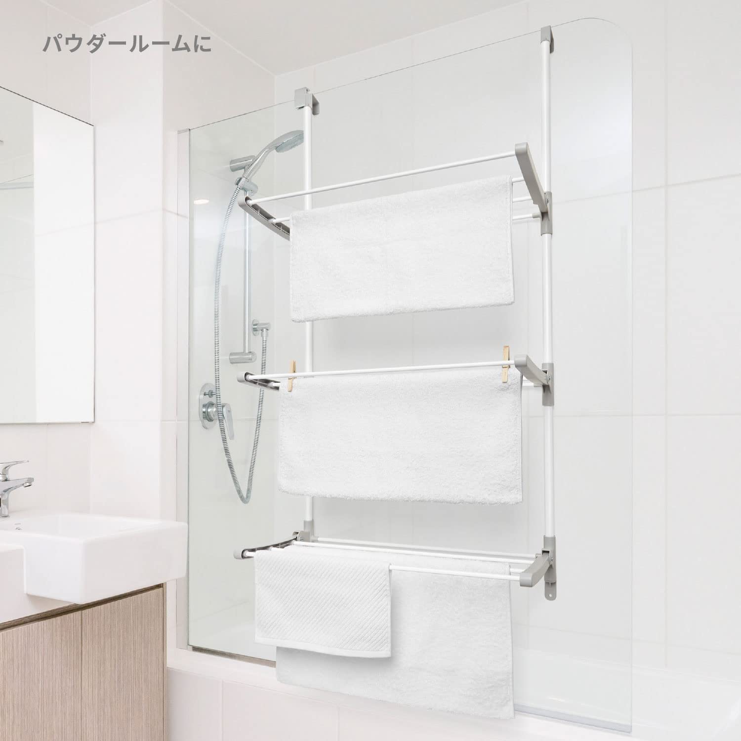 منشر الملابس القابل للطي من Rayen باللون الأبيض، بمقاس 124 × 62.5 سم، هو حل عملي ومناسب لتجفيف الملابس داخل المنزل.