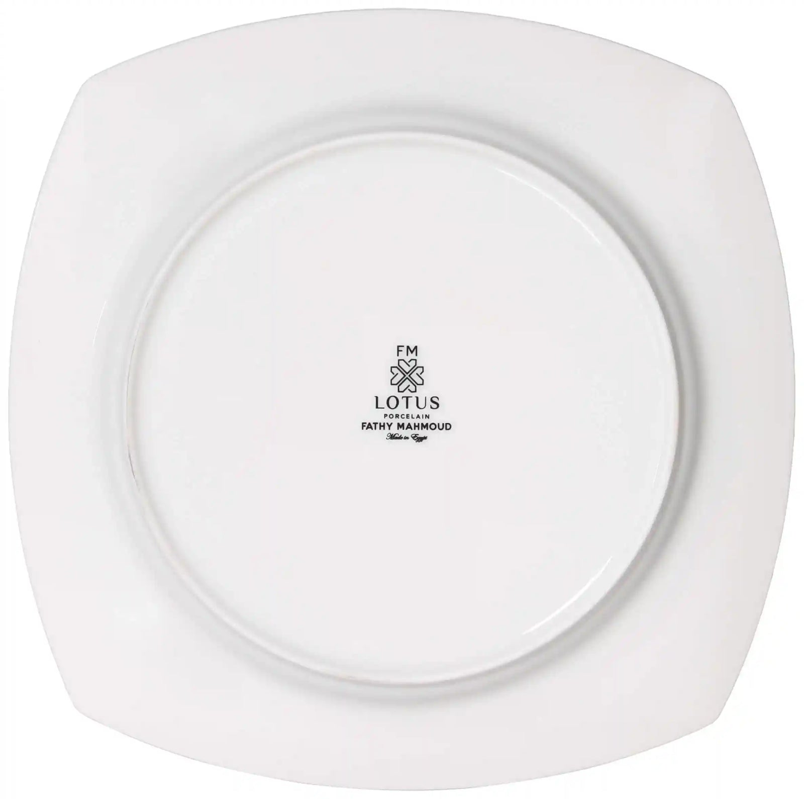 طقم عشاء Lotus مكون من 26 قطعة يوفر مجموعة كاملة وملونة لتقديم الطعام في منزلك. يشمل الطقم 6 أطباق فطائر، 6 أطباق كاتو، 6 أطباق شوربة، 6 أوعية عادية، مقلاة بورسلين دائرية واحدة، وشواية مربعة واحدة. 