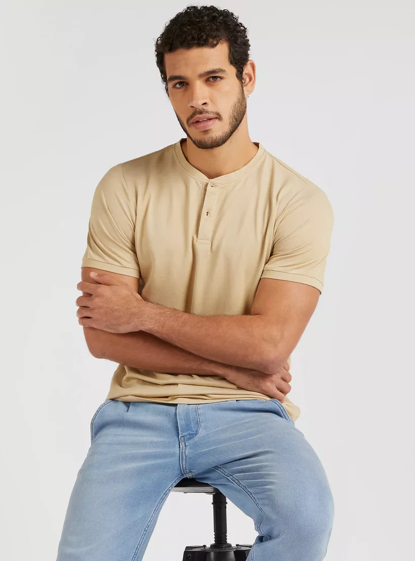Splash Solid T-shirt with Henley Neck and Short Sleeves For Men,