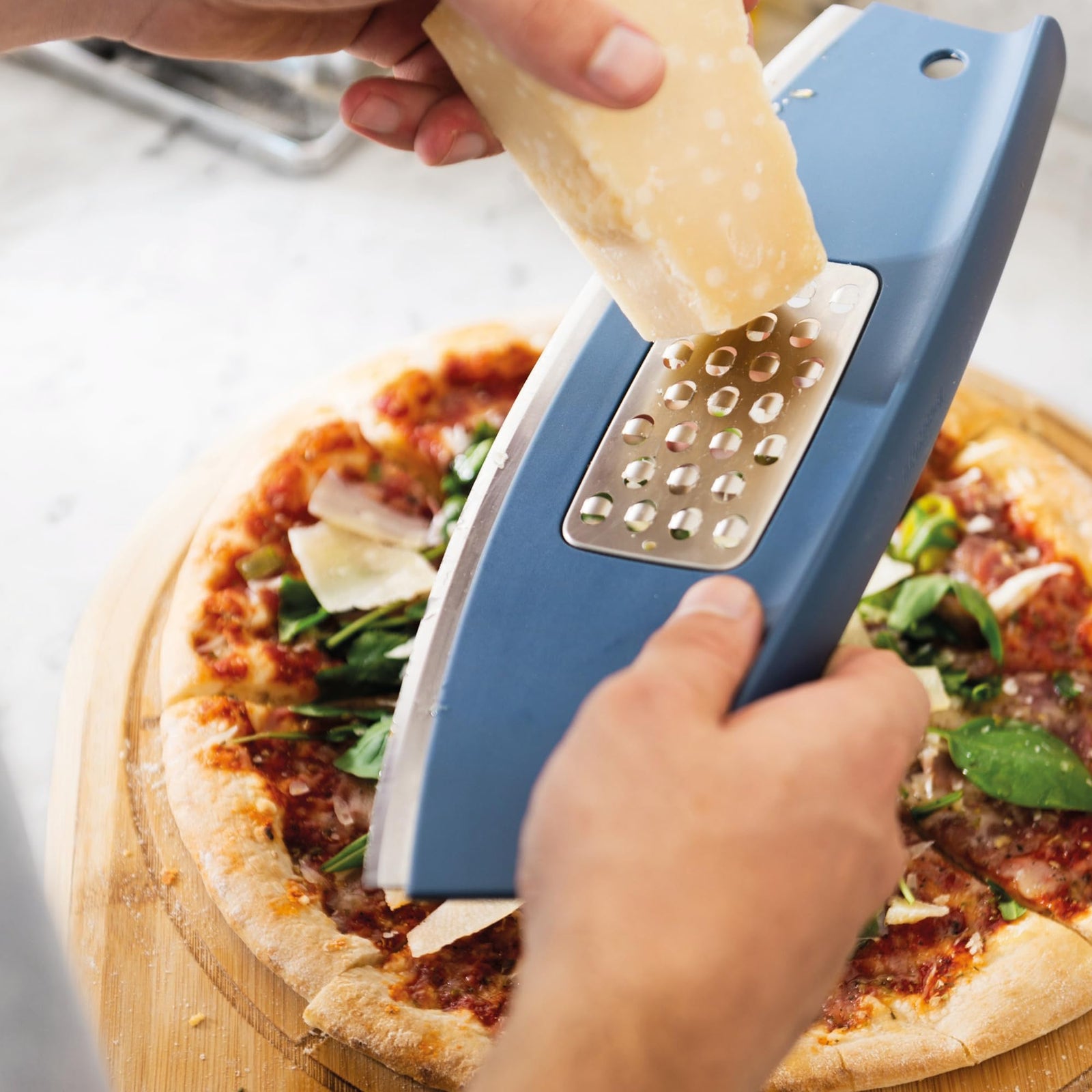 Berghoff Pizza Slicer & Cheese Grater – 35 x 12 x 4.1 cm