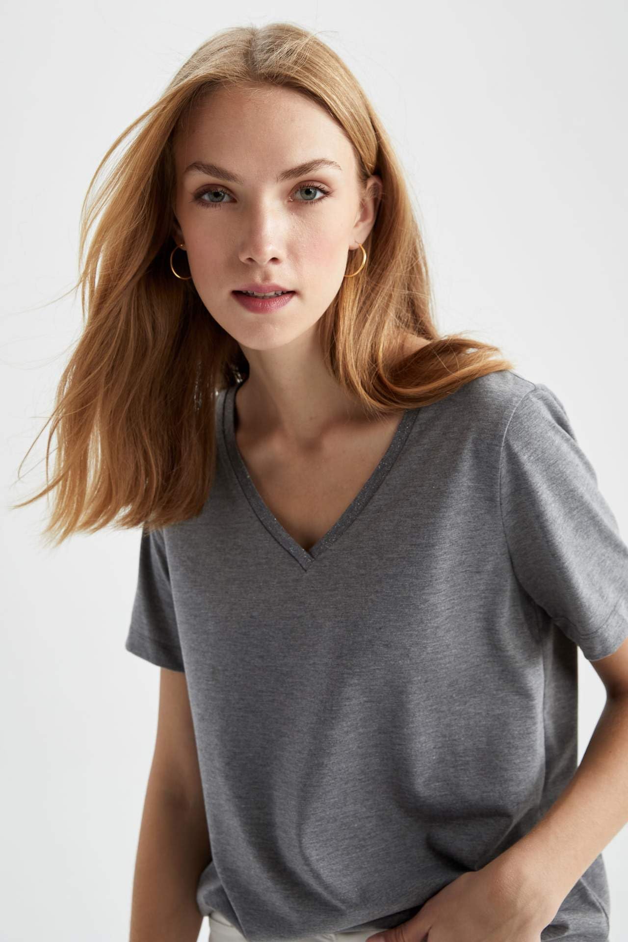 DeFacto Glittery Scoop V-Neck Short Sleeve Basic T-Shirts for Women - Safqqa Egypt