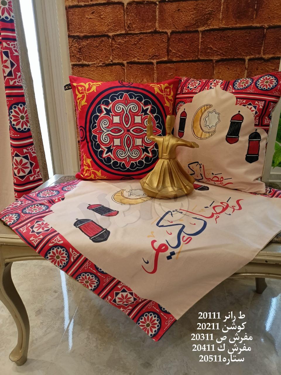 Runner 1.5m * 45cm velvet with lining, 2 cushion covers 45cm * 45cm velvet front, square tablecloth 75cm * 75cm, curtain size 2.5m * 2.5m, and tablecloth 2m * 2.5m.