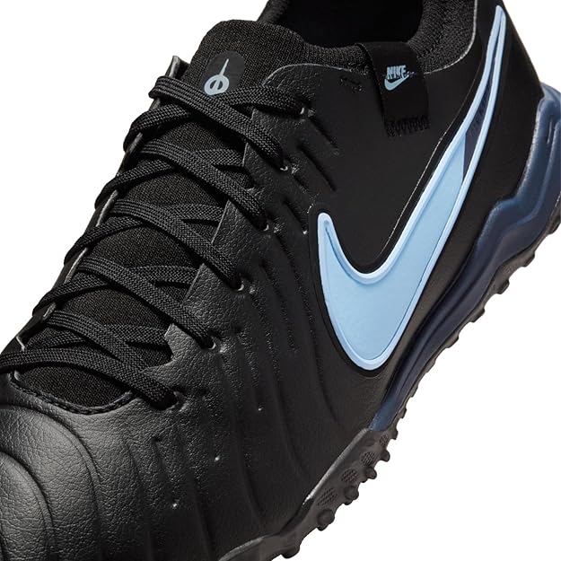 حذاء كرة قدم رجالي من ماركة لتوفير الثبات والراحة أثناء اللعب والتدريب على الملاعب الطبيعية  Nike لون أسود  – Safqqa Egypt