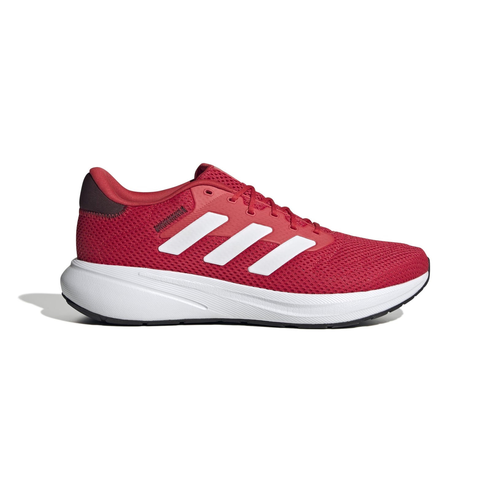 أحذية adidas للرجال مصممة لتوفر الراحة والمتانة والمظهر الرياضي الأنيق. تتميز بنعال مبطنة وأقمشة قابلة للتنفس ونعل خارجي قوي