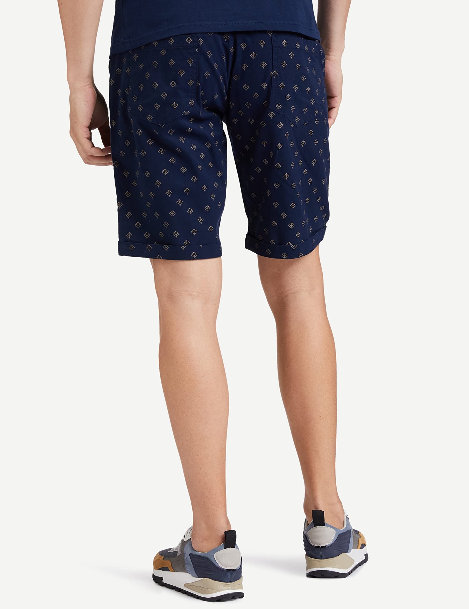 Diverse Men’s Shorts – Comfortable & Stylish