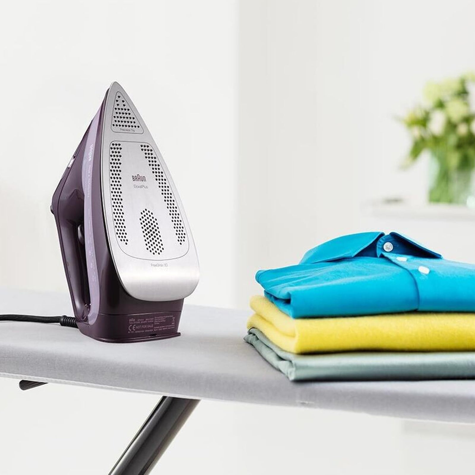 Braun TexStyle 7 Pro SI7181VI Steam Iron – 3100W, FreeGlide 3D, EloxalPlus Soleplate, Precision Tip, Vertical Steaming, Auto-Off, 300ml Tank – Violet-Damage Box
