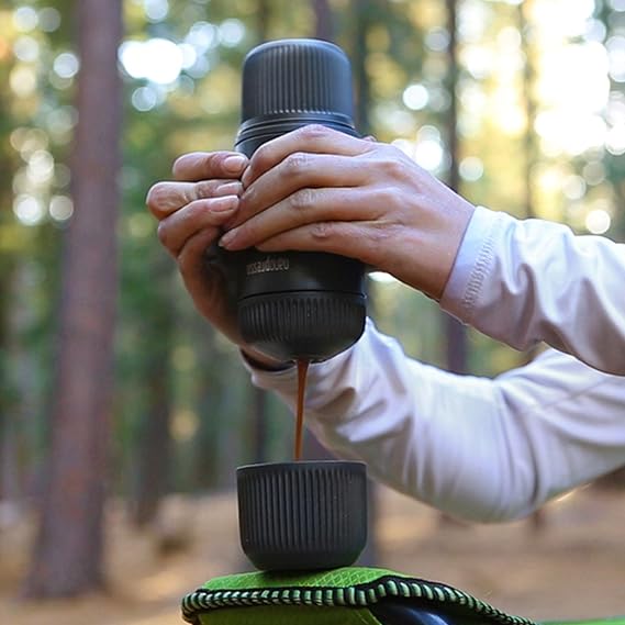 ماكينة صنع الإسبريسو المحمولة Wacaco Nanopresso مع حقيبة واقية 