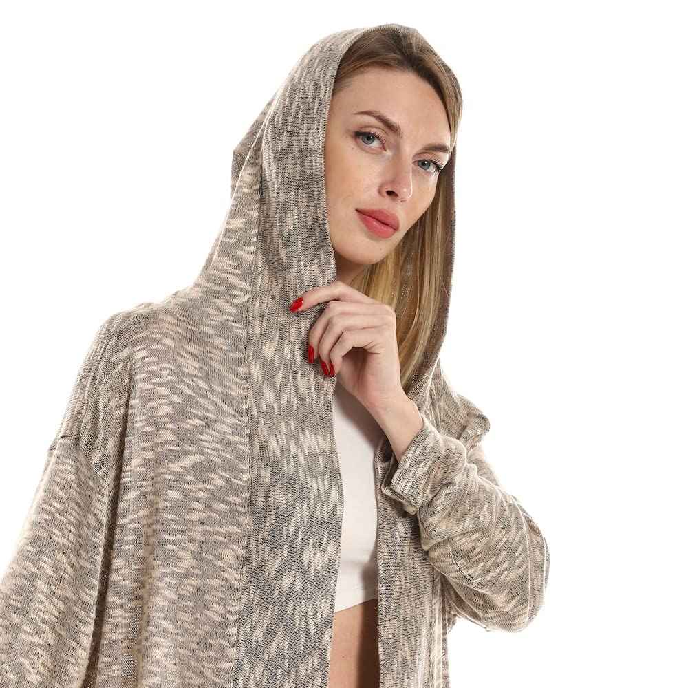 كارديغان جميلة للنساء قطعة متعددة الاستخدامات وأنيقة للطبقات اليومية. مصنوع من قماش ناعم وقابل للتنفس، يوفر الراحة وسهولة الحركة.