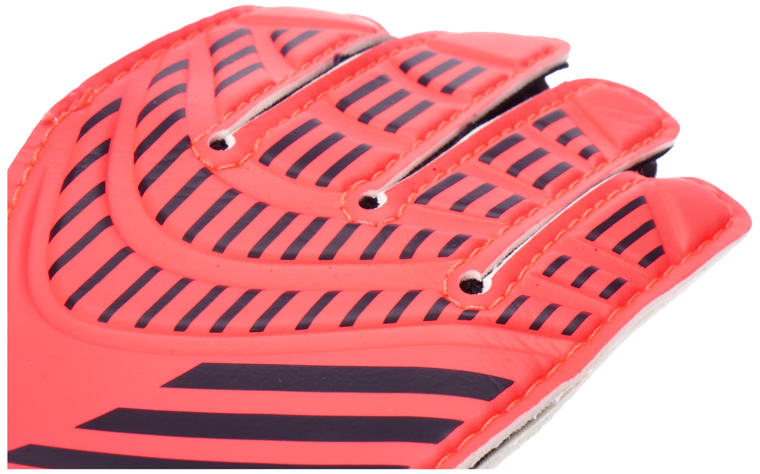 قفازات حراسة المرمى من أديداس – قبضة وراحة ممتازة